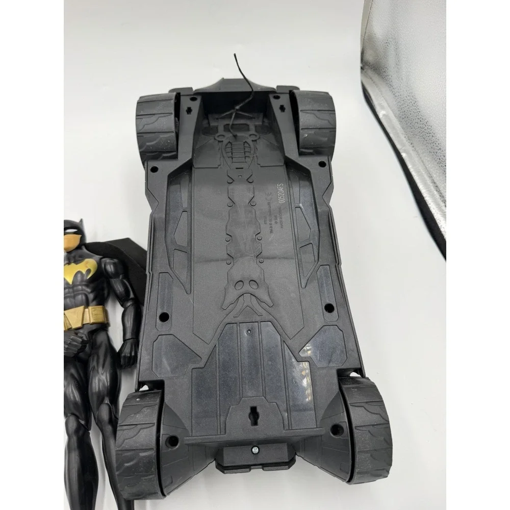 Spin Master DC Batman Bat-Tech Batmobile w/ 12